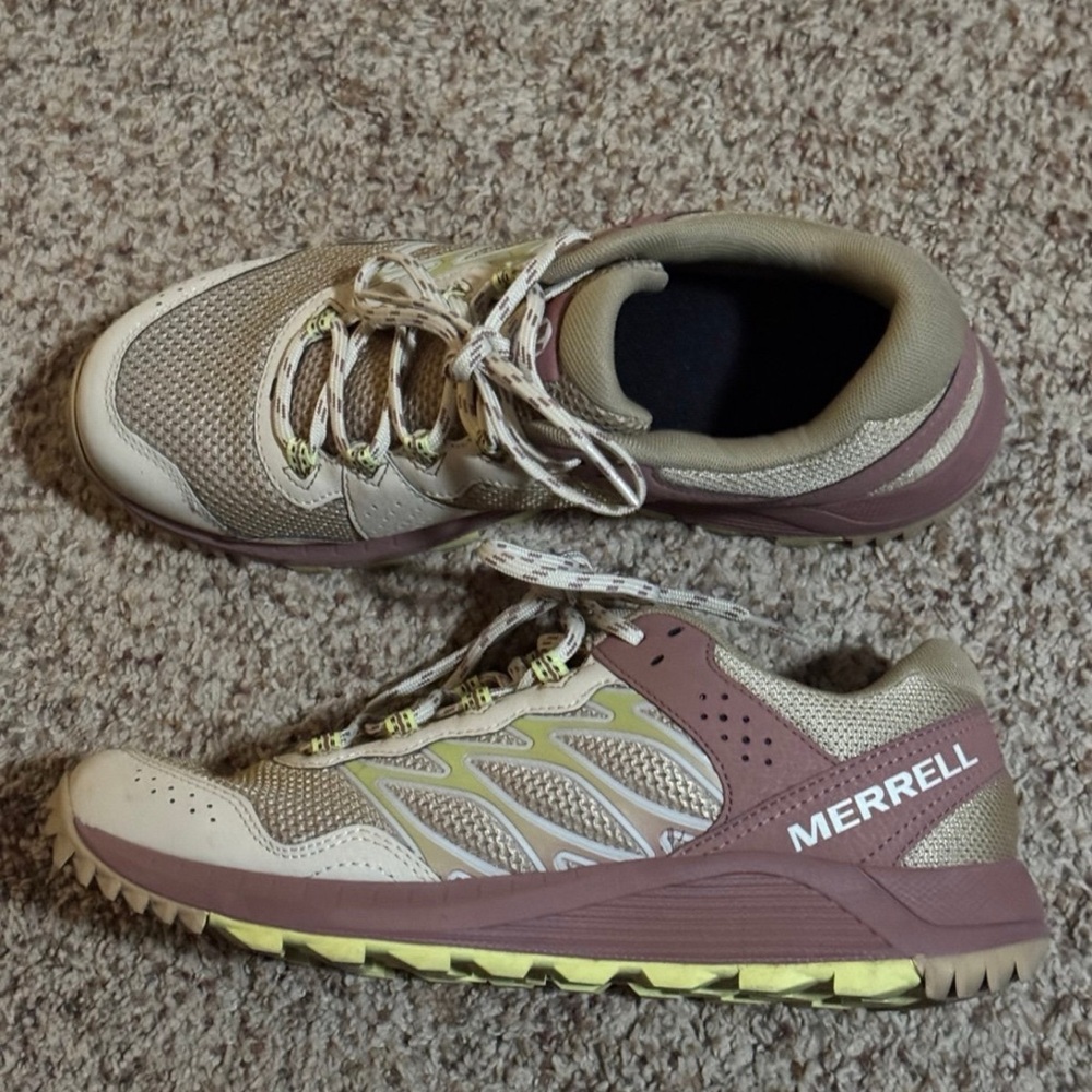 Women’s Merrell Shoes Size 9